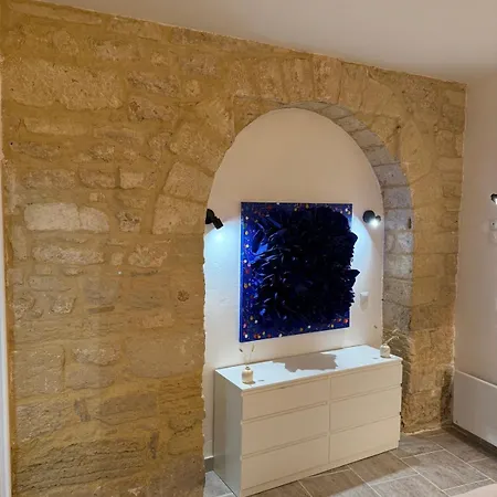 Le Saint Julien T2 Plain-pied Avec Jardin, Centre Historique D'uzes