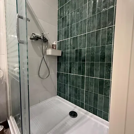 Apartament Le Saint Julien T2 Plain-pied Avec Jardin, Centre Historique D'uzes