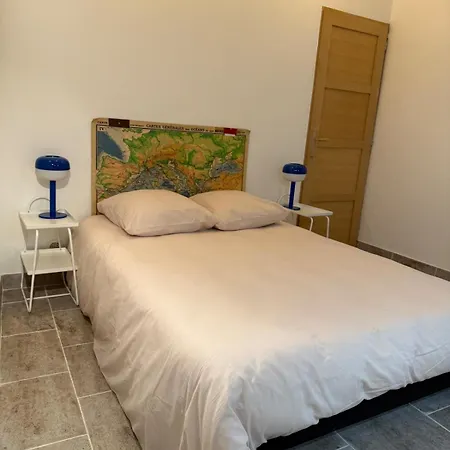 Le Saint Julien T2 Plain-pied Avec Jardin, Centre Historique D'uzes *