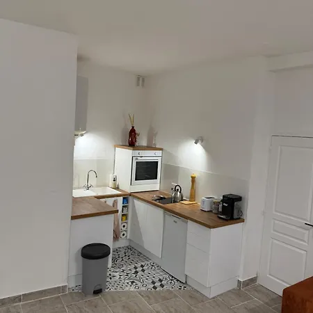 Le Saint Julien T2 Plain-pied Avec Jardin, Centre Historique D'uzes Apartament *
