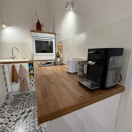 Le Saint Julien T2 Plain-pied Avec Jardin, Centre Historique D'uzes Apartament *