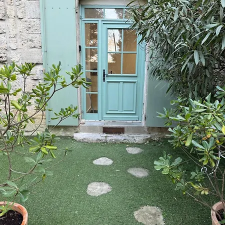 Le Saint Julien T2 Plain-pied Avec Jardin, Centre Historique D'uzes