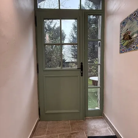 Magnifique T2 De Plain-pied Avec Jardin Dans Le Centre * Uzès